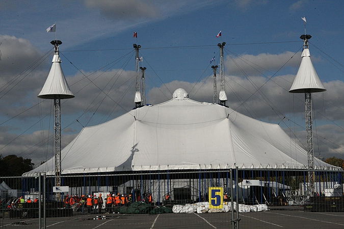 В Лужниках возвели купол для Cirque du Soleil