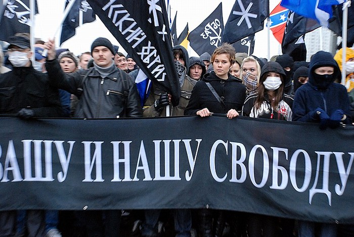 «Русский Марш» националистов в Москве собрал более 10 тысяч человек (700x469, 114Kb)