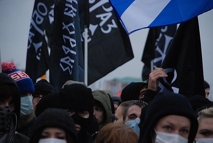 «Русский Марш» националистов в Москве собрал более 10 тысяч человек (699x469, 72Kb)