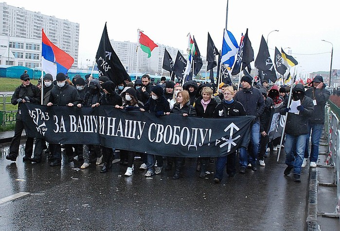 «Русский Марш» националистов в Москве собрал более 10 тысяч человек (699x476, 138Kb)
