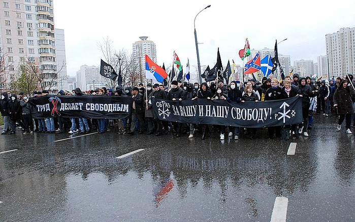 «Русский Марш» националистов в Москве собрал более 10 тысяч человек (699x438, 131Kb)