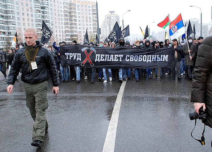 «Русский Марш» националистов в Москве собрал более 10 тысяч человек (699x500, 163Kb)
