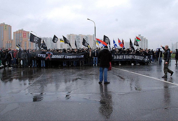 «Русский Марш» националистов в Москве собрал более 10 тысяч человек (699x478, 113Kb)
