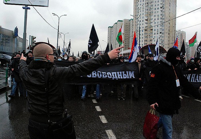 «Русский Марш» националистов в Москве собрал более 10 тысяч человек (699x484, 122Kb)