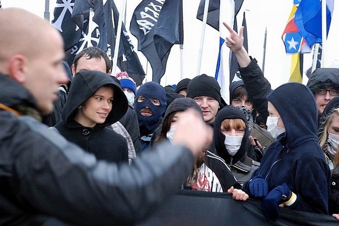 «Русский Марш» националистов в Москве собрал более 10 тысяч человек (699x465, 245Kb)