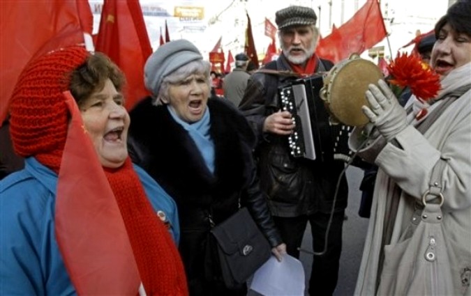 Митинг КПРФ по случаю 93-ей годовщины большевистской революции 1917 года в центре Москвы, 7 ноября 2010 года.