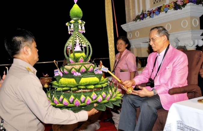 Loy Krathong фестиваль в Бангкоке, 21 ноября 2010 года.