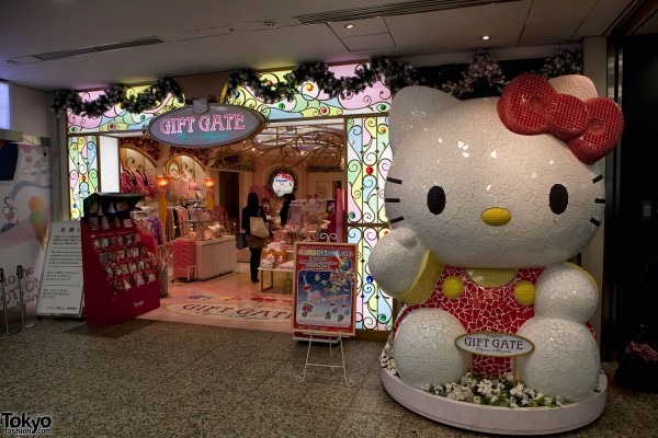 Рождественский Токио Shinjuku-Christmas-2010-075-600x400 (Hello Kitty Shinjuku)
