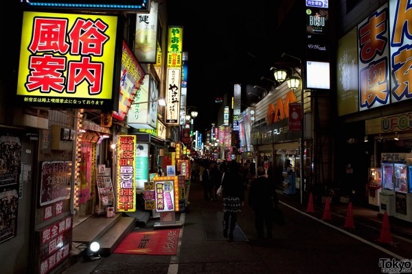 Рождественский Токио Shinjuku-Christmas-2010-082-600x400 (Kabukicho Christmas)