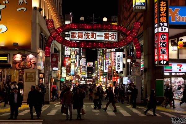 Рождественский Токио Shinjuku-Christmas-2010-085-600x400 (Kabukicho Christmas)