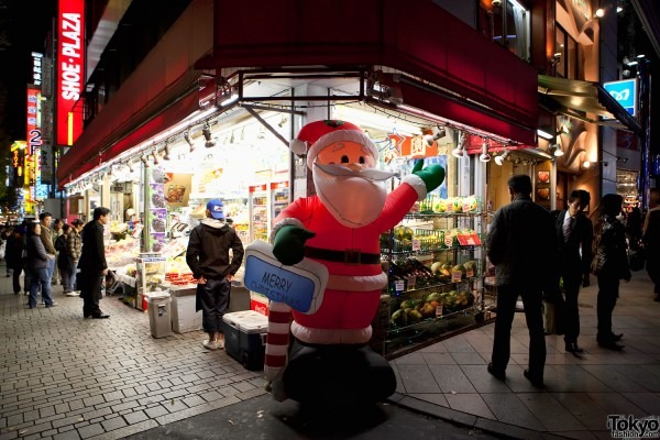 Рождественский Токио Shinjuku-Christmas-2010-088-600x400 (Santa in Shinjuku)