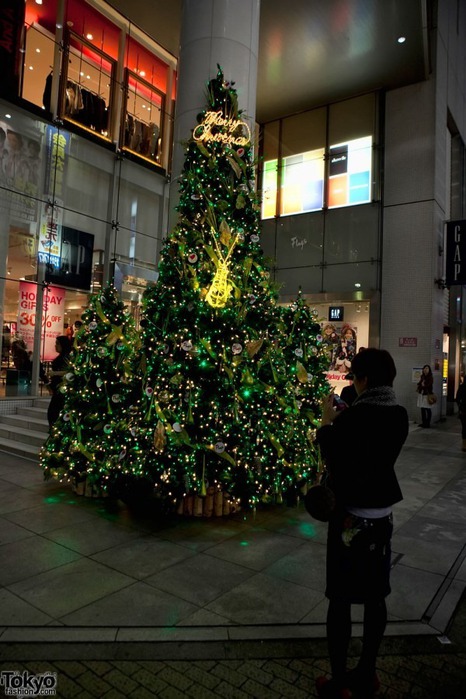Рождественский Токио Shinjuku-Christmas-2010-022-600x900 (Shinjuku Christmas Tree)