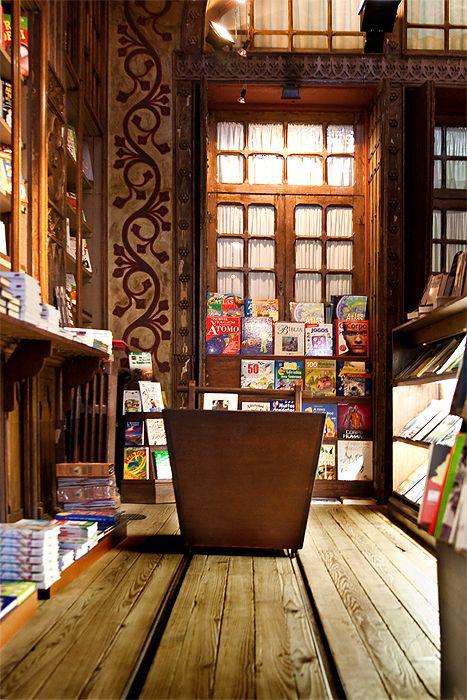 Livraria Lello - самый красивый книжный магазин в мире