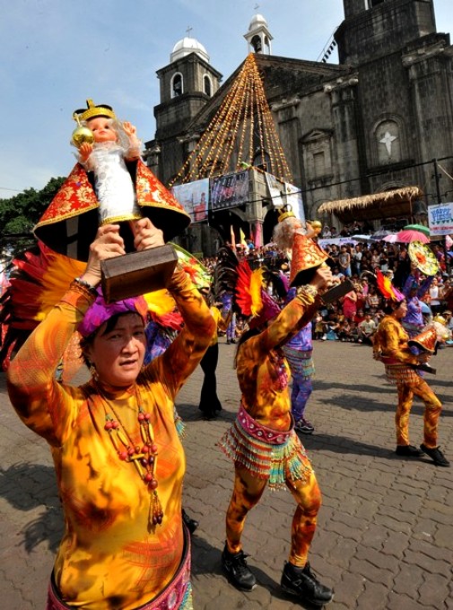 Лакбайо фестиваль (Lakbayaw festival) в Тондо, Манила, 15 января 2011 года.