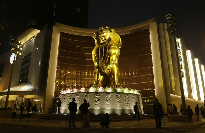 Золотой дождь в казино MGM Grand Macaо