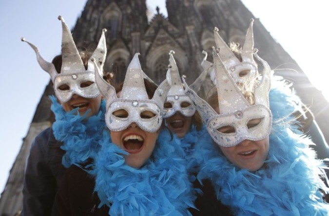 День старухи в Кёльне (Old Women's Day in Cologne), Германия, 3 марта 2011 года.