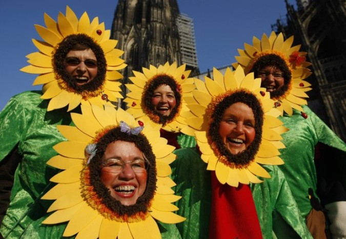 День старухи в Кёльне (Old Women's Day in Cologne), Германия, 3 марта 2011 года.