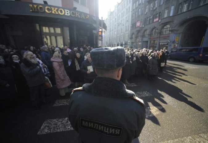 Митинг в знак протеста против введения единой электронной карты за пределами Московской городской Думы 9 марта 2011 года