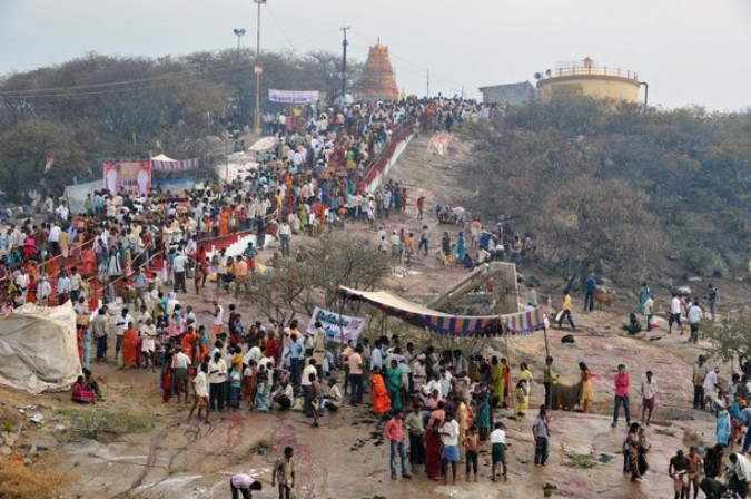 Peddagattu Jathara фестиваль в Lingamanthula Swamy Temple (Durajpalli) в районе Налгонды, около 140 км к востоку от Хайдарабад, 21 февраля 2011 года.