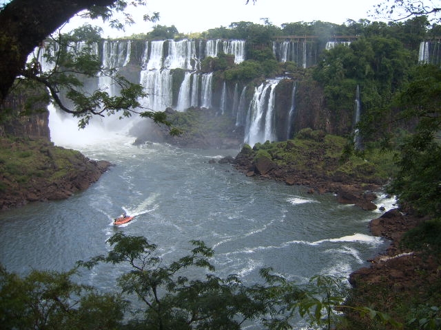 Водопады Игуасу (640x480, 255Kb)