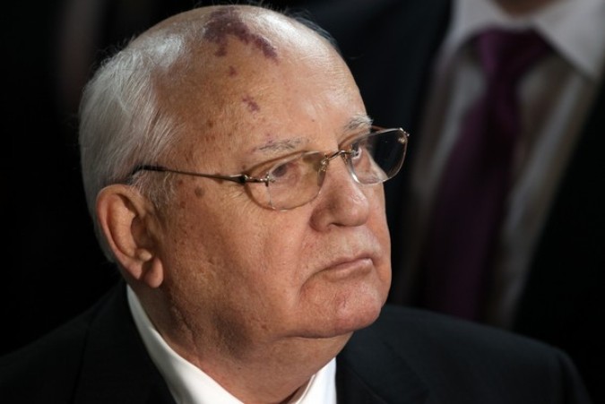 The concert is to celebrate the 80th birthday of the former Soviet leader Mikhail Gorbachev. Концерт в честь 80-летия бывшего советского лидера Михаила Горбачева, Лондон, Альберт-холл (Albert Hall), 30 марта 2011 года.