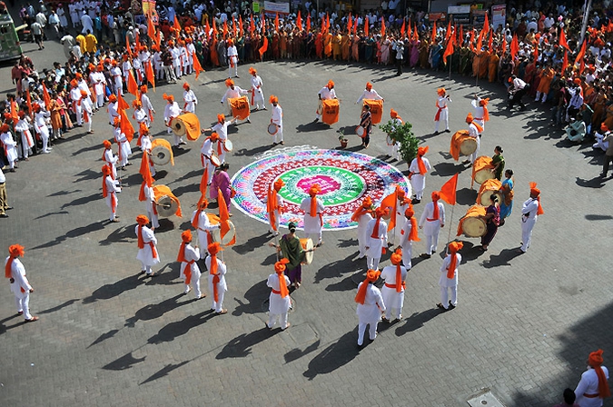 Новый год в Мумбаи - Гуди Падва (\\\\\\'Gudi Padwa\\\\\\' or the Maharashtrian new year), Индия, 4 апреля 2011 года.