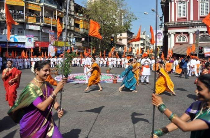 Новый год в Мумбаи - Гуди Падва (\\\\\\'Gudi Padwa\\\\\\' or the Maharashtrian new year), Индия, 4 апреля 2011 года.