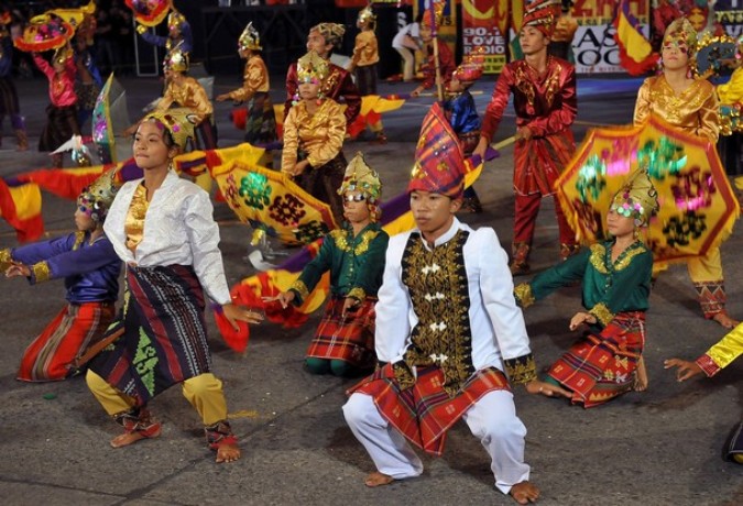 Аливан фестиваль (Aliwan Festival) в Маниле, Филиппины, 16 апреля 2011 года./2270477_37 (675x460, 124Kb)