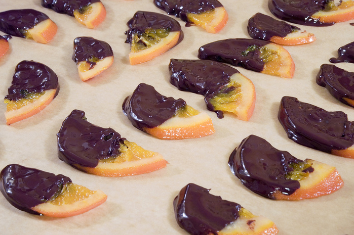 4278666_120376454_59077e4985_Chocolate_Dipped_Candied_Orange_Slices_L (700x465, 204Kb)