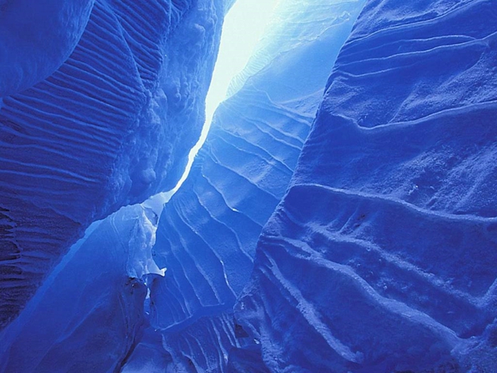  Нереально красиво))) просто фантастика 3857612_Ice_Cave_-_Glacier_Alaska (700x525, 263Kb)