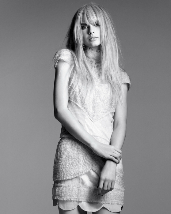 2426729_Taylor_Swift_Alexei_Hay_Photoshoot_2010_for_Elle_07 (558x700, 183Kb)