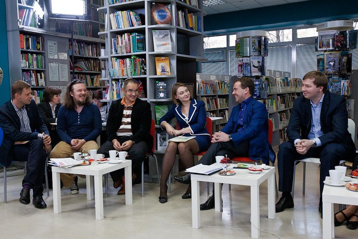 блогеры и президент Медведев (700x466, 129Kb)