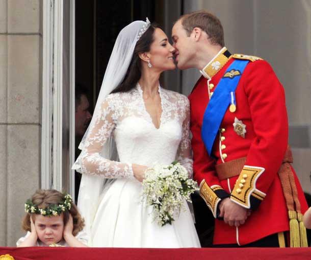 britain-s-prince-william-kisses-of-buckingham-palace (610x509, 35Kb)