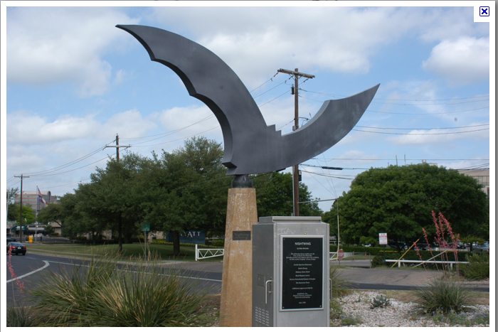 bats statue (700x467, 467Kb)