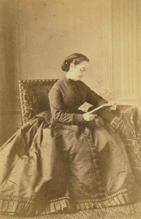 Eugenie_de_Montijo,_Empress_of_the_French_with_a_book (451x700, 83Kb)