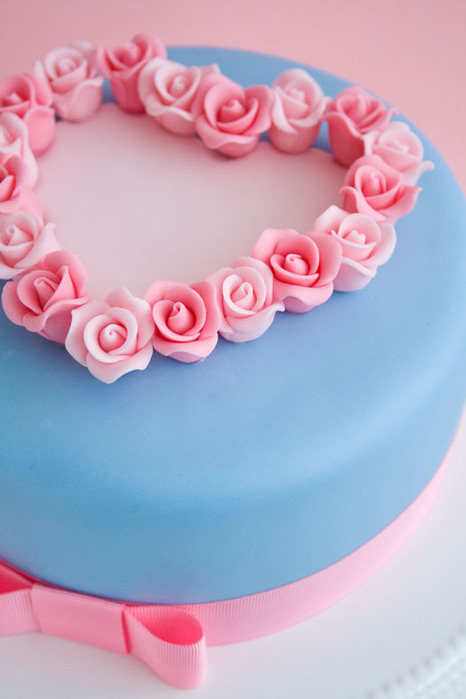 Valentines-cake-with-roses1 (466x700, 65Kb)