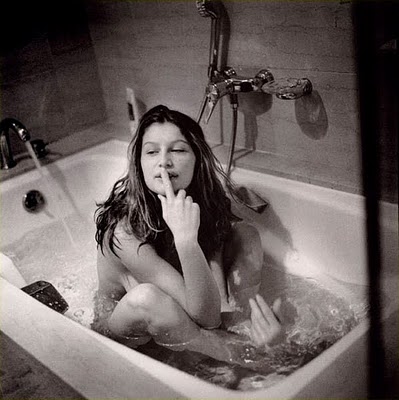 laetitia-casta-veronique-vial-bain-2 (399x400, 36Kb)