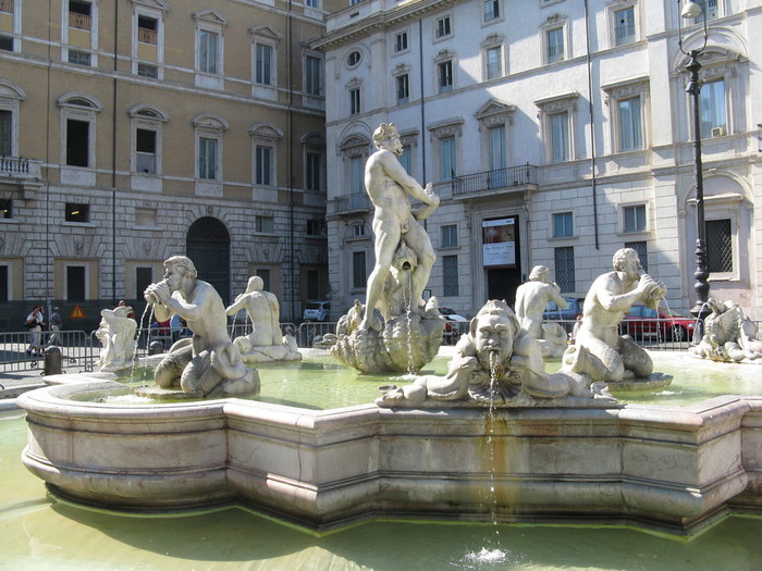Fontana_del_Moro-Piazza_Navona-Rome (700x525, 128Kb)