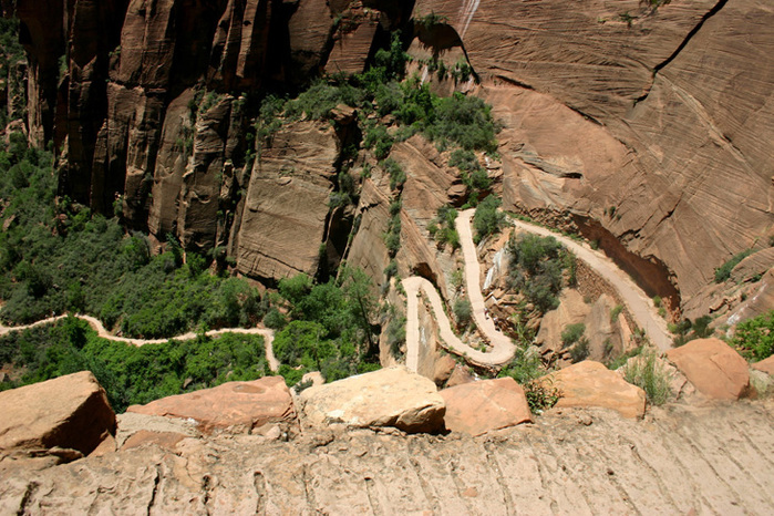 Hiking_The_West_Rim_Of_Zion_National_Park_from_Lava_Point_To_The_Grotto2 (700x466, 210Kb)