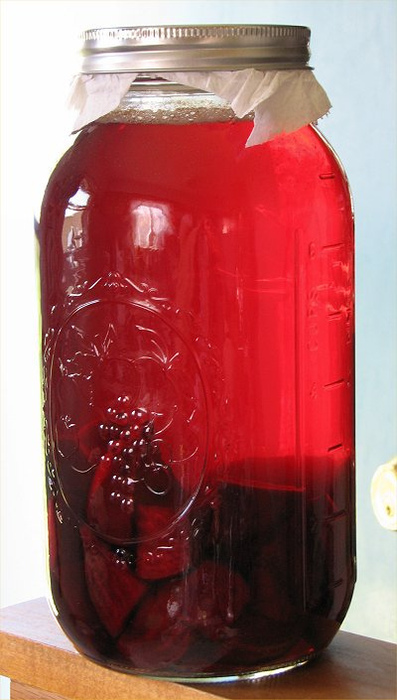 Свекольный квас.Чудо-бальзам!!! 4278666_4920648830_9c7623b739_beet_kvass_L (397x700, 120Kb)