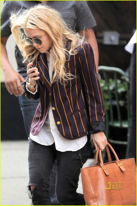 mary-kate-olsen-striped-blazer-late-lunch-05 (468x700, 92Kb)