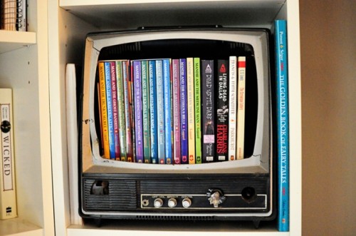 use-old-tv-as-dvd-storage-box-1-500x331 (500x331, 49Kb)