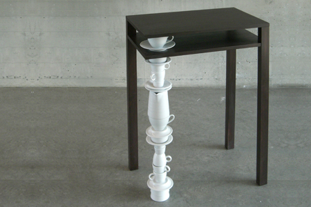 side-table-with-one-leg-made-of-tableware-1 (450x300, 106Kb)