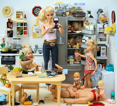 barbie-barbie-funny-death-kelly-ken-kids-Favim.com-61699_large (500x450, 226Kb)