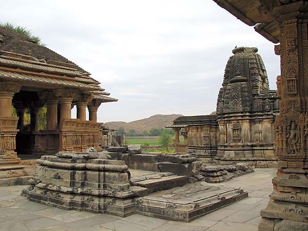 Храм Нагда - Nagda Sahasra Bahu temple 86009