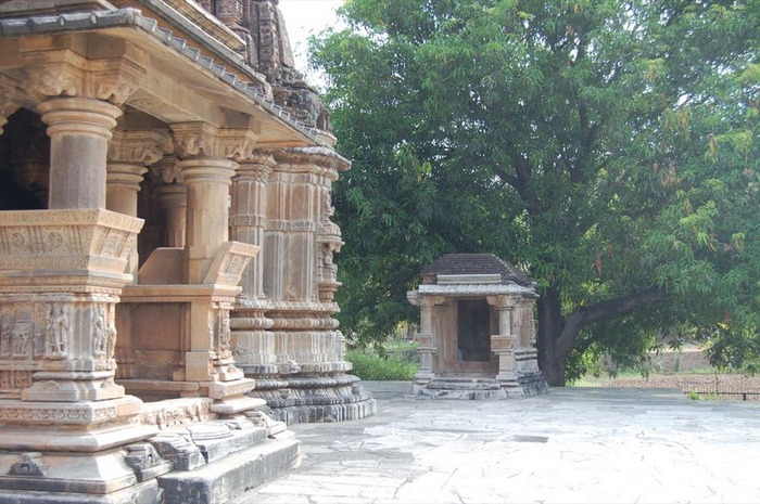 Храм Нагда - Nagda Sahasra Bahu temple 19348