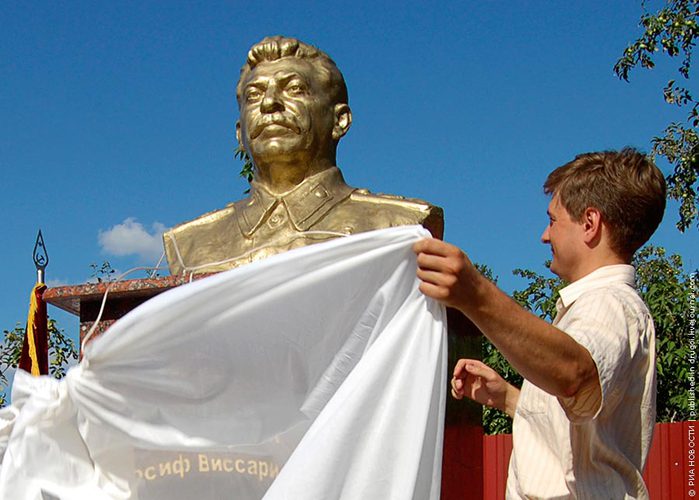 В Пензе установили памятник Сталину 0156z1qq (700x500, 61Kb)
