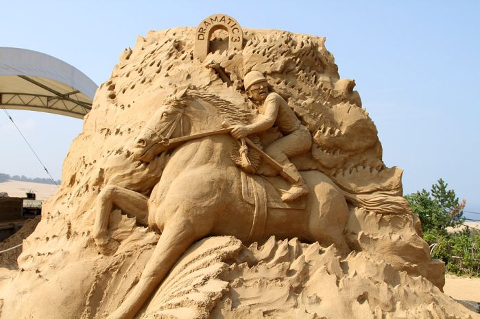 http://img1.liveinternet.ru/images/attach/c/3/76/266/76266655_large_japanese_museum_of_sand_sculptures_13.jpg
