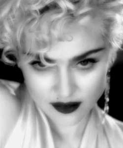 Madonna_Vogue video (250x299, 6Kb)
