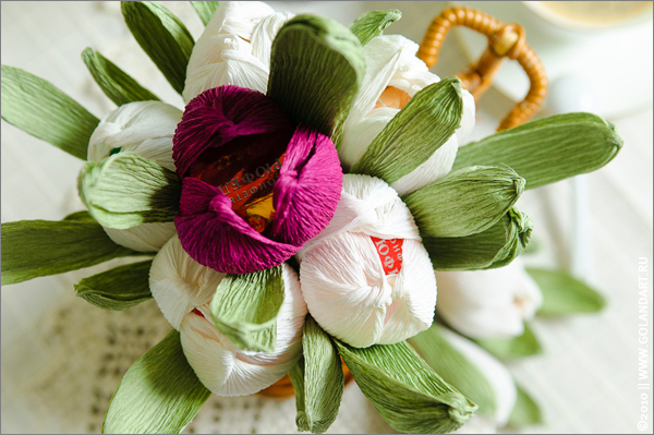 Крокус из гофрированной бумаги своими руками: мастерим долговечный цветок